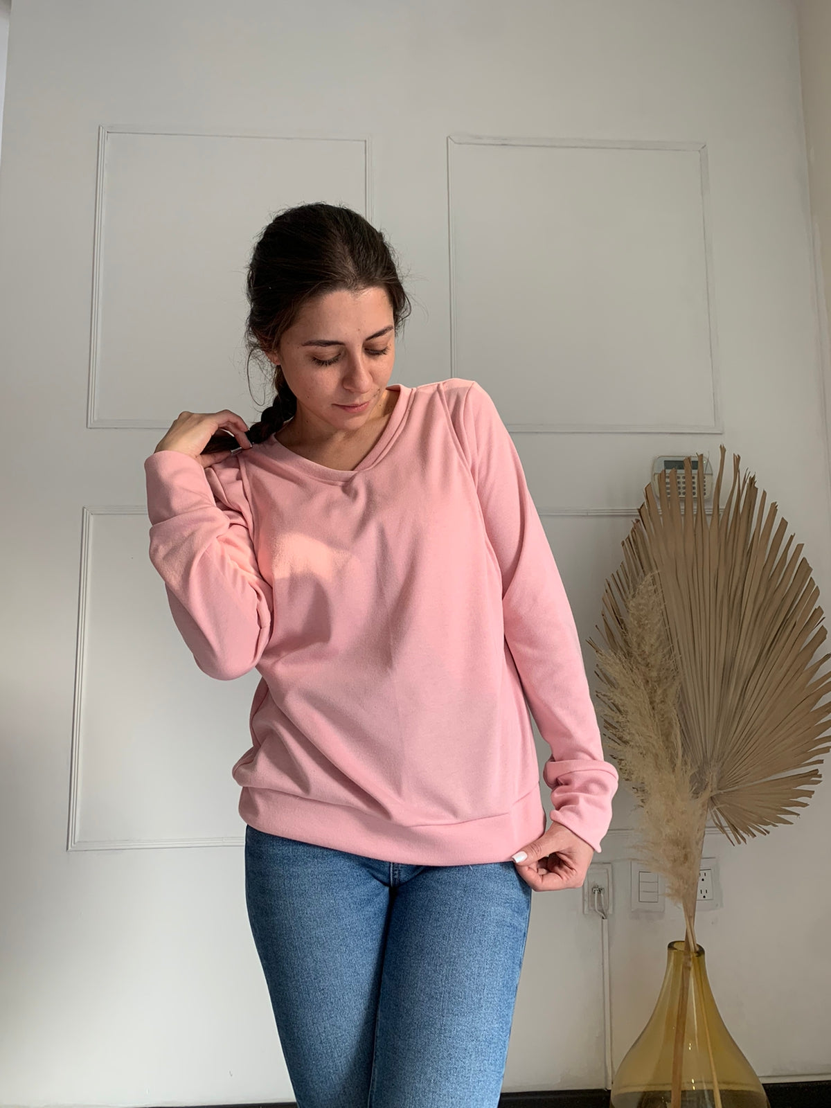 Warm pink Daniela nursing sweater, with opening on the chest