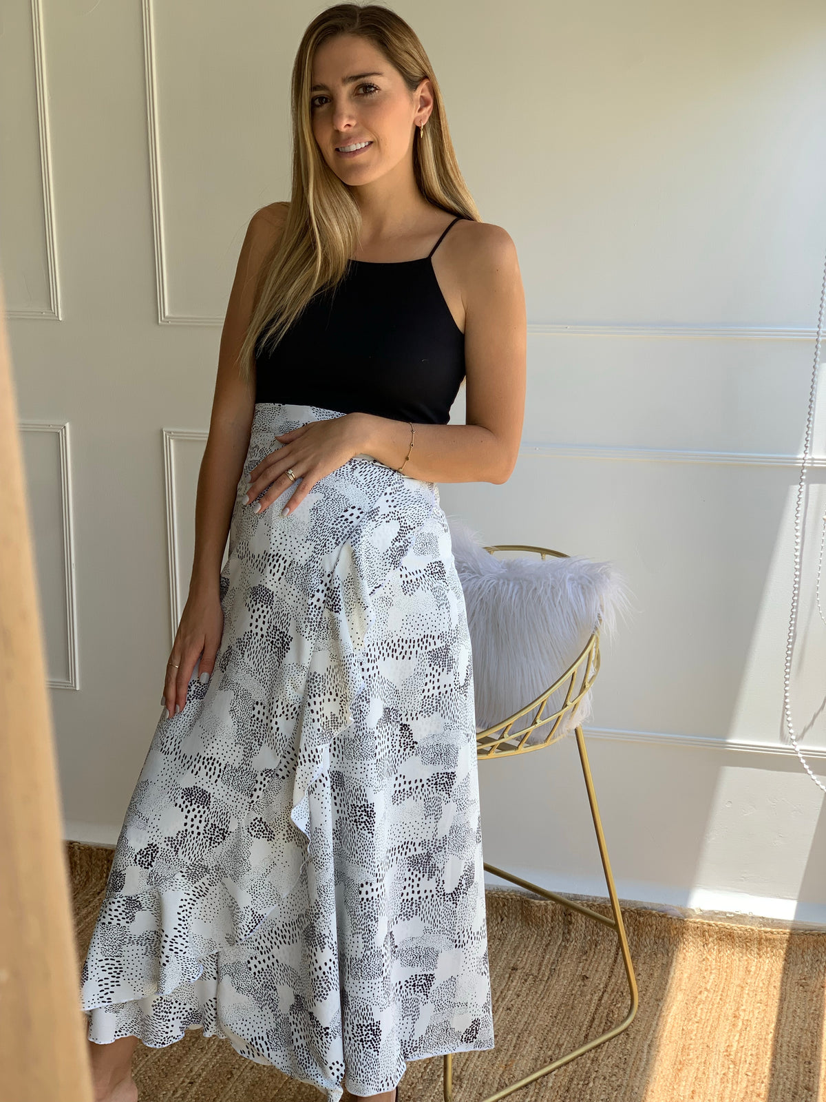 Maternity skirt, white with black