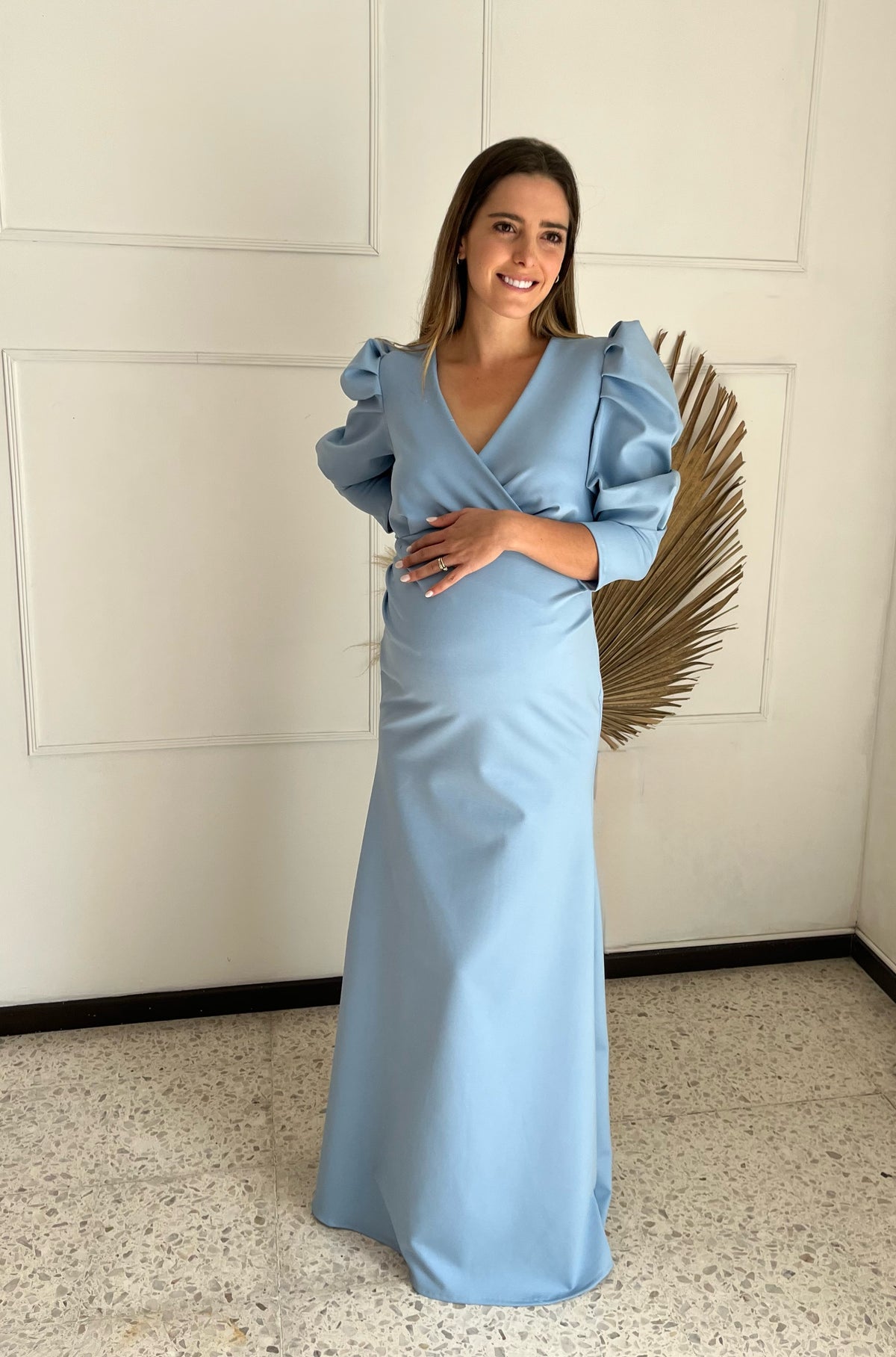 Vestido maternidad Yuridia azul polvo vértigo largo